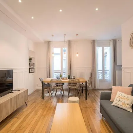 Cosy And Spacious Near Champs Elysee