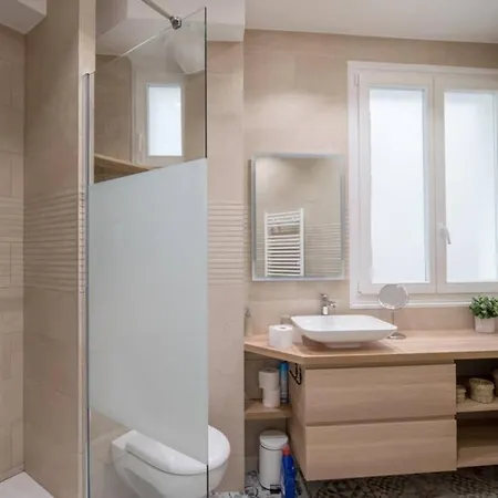 Cosy And Spacious Near Champs Elysee